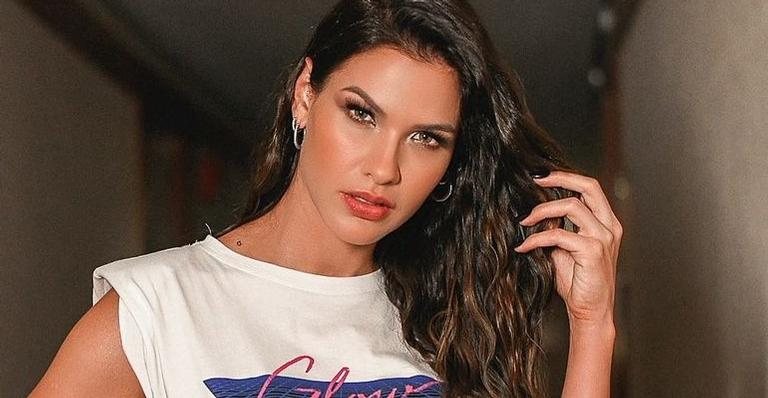 Andressa Suita posa decotada em carrão de luxo - Reprodução/Instagram