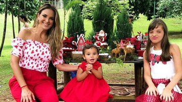 Em clima de Natal, Ticiane Pinheiro posa com as duas filhas - Reprodução/Instagram