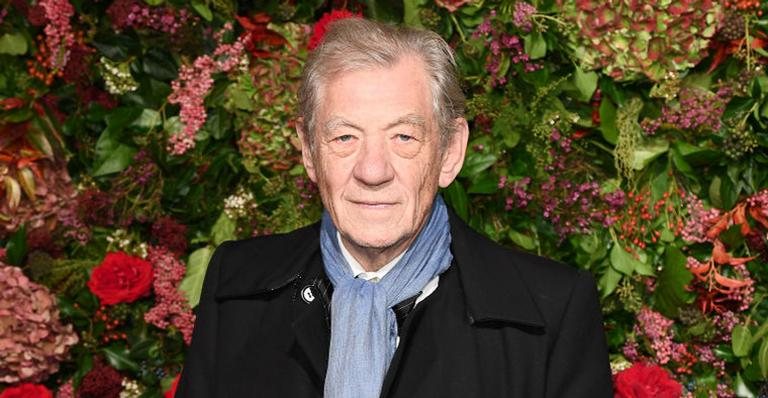 Ian McKellen é a primeira celebridade a se vacinar contra Covid-19 - Getty Images