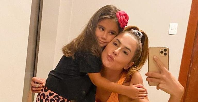 Deborah Secco surge coladinha a filha, Maria Flor - Reprodução/Instagram