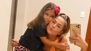 Deborah Secco surge coladinha a filha, Maria Flor - Reprodução/Instagram