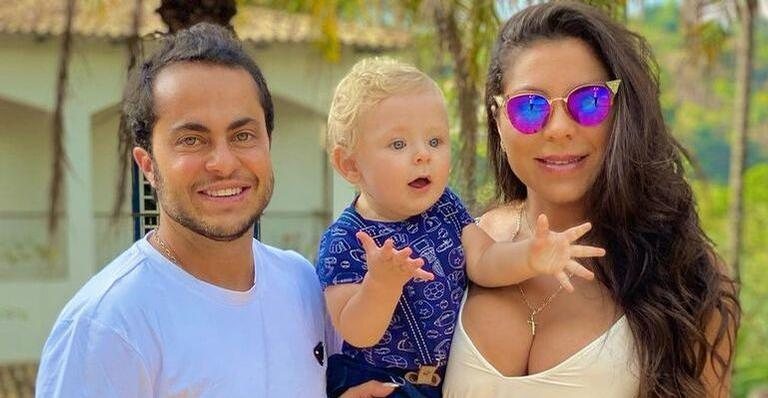 Andressa Ferreira encanta ao surgir com a família na praia - Reprodução/Instagram