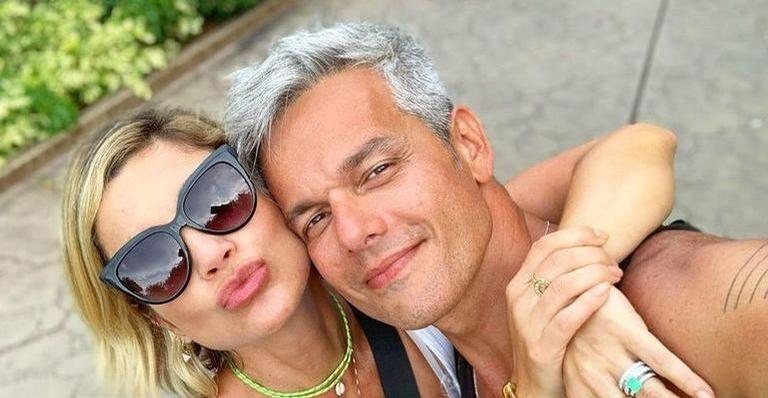 Otaviano entra no espírito natalino com Flávia Alessandra - Reprodução/Instagram