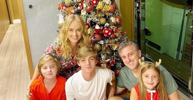 Luciano Huck celebra Natal em família e reflete: ''Em breve voltaremos a nos abraçar'' - Reprodução/Instagram