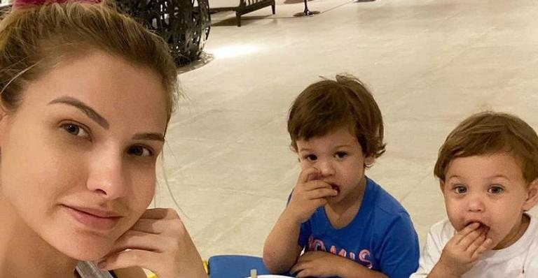 Andressa Suita posa com os filhos e fala sobre ''ser mãe'' - Reprodução/Instagram