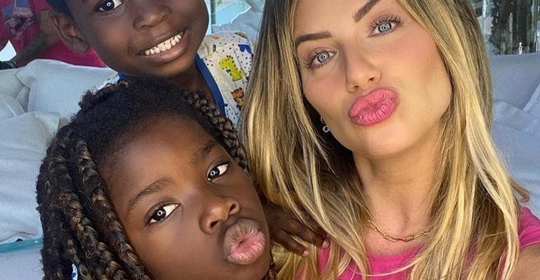 Giovanna Ewbank encanta internautas ao compartilhar clique ao lado de sua filha Titi - Reprodução/Instagram