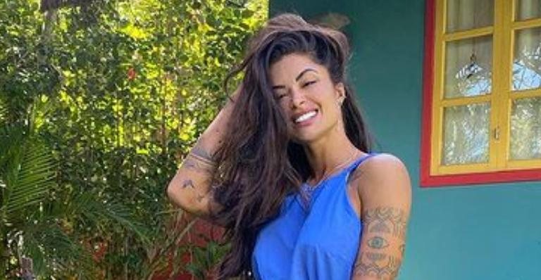 Aline Riscado exala paz de espírito ao posar para um lindo registro na Ilha de Fernando de Noronha - Reprodução/Instagram