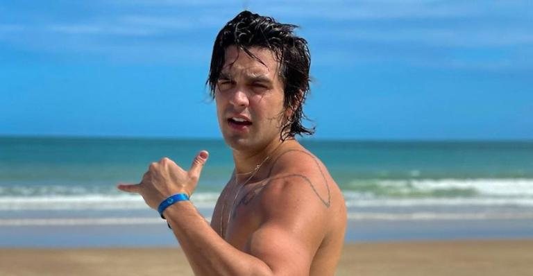 Luan Santana surge tomando sol em praia paradisíaca - Reprodução/Instagram