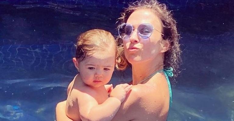 Clara Maria rouba a cena em vídeo fofíssimo postado nas redes sociais de sua mamãe coruja, Tatá Werneck - Reprodução/Instagram