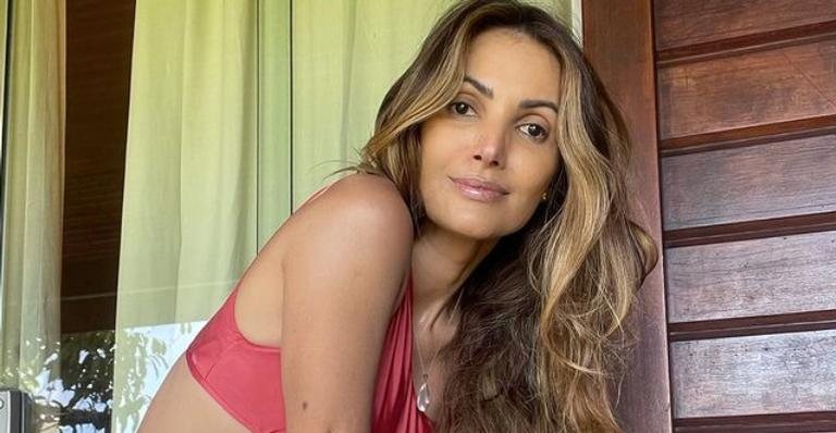 Patrícia Poeta arranca suspiros ao posar para belíssimos cliques na praia - Reprodução/Instagram