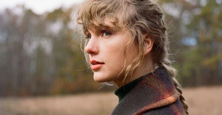 Taylor Swift libera versão deluxe do álbum 'evemore' - Foto/Beth Garrabrant