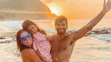 Deborah Secco com Maria Flor e Hugo Moura em Noronha - Reprodução/Instagram