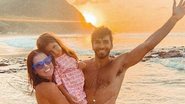 Deborah Secco com Maria Flor e Hugo Moura em Noronha - Reprodução/Instagram