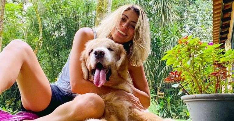 Carol Castro lamenta morte de companheiro canino com declaração na web - Reprodução/Instagram