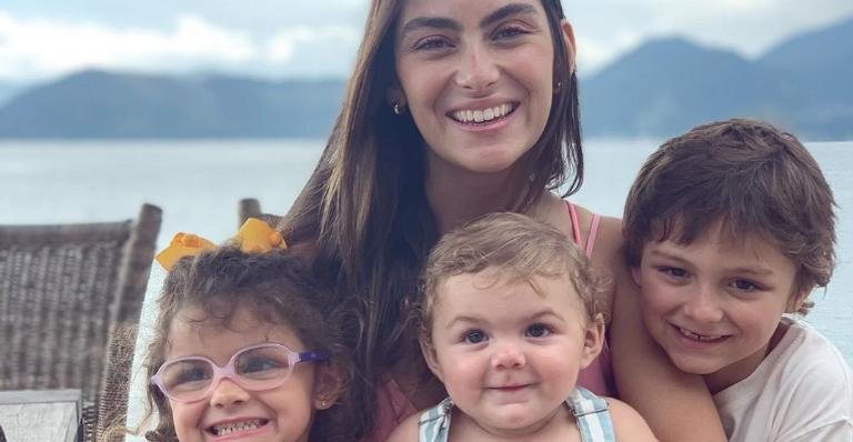 Mariana Uhlmann encanta ao posar coladinha com os filhos - Reprodução/Instagram