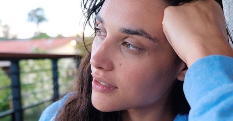 Débora Nascimento impressiona a web ao posar toda sorridente para clique deslumbrante - Reprodução/Instagram