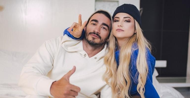 Gabi Martins e Gui Napolitano durante o clipe de 'Sofrência' - Foto/Divulgação