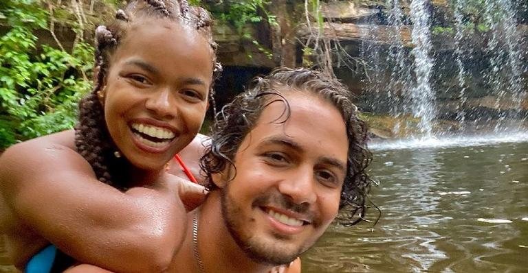 Jeniffer Nascimento e o marido posam em caverna - Reprodução/Instagram