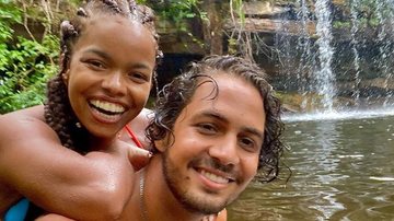 Jeniffer Nascimento e o marido posam em caverna - Reprodução/Instagram