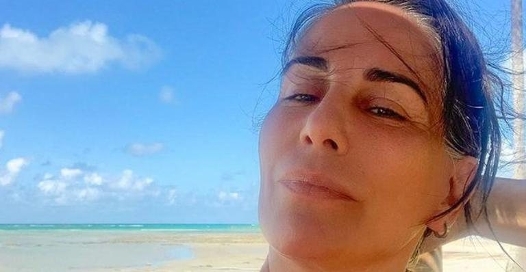 Glória Pires dá show de beleza natural ao posar durante momento de descontração - Reprodução/Instagram