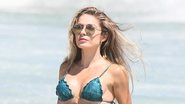 Renata Dávila é clicada com biquíni fininho em praia do Rio - Dilson Silva/Agnews