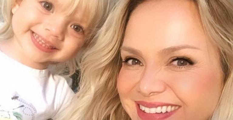 Eliana arranca suspiros ao posar agarradinha à sua filha caçula, Manuela - Reprodução/Instagram