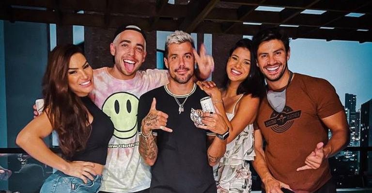 Lucas Selfie surge ao lado de Raissa, Mariano, Jake e Lipe - Reprodução/Instagram