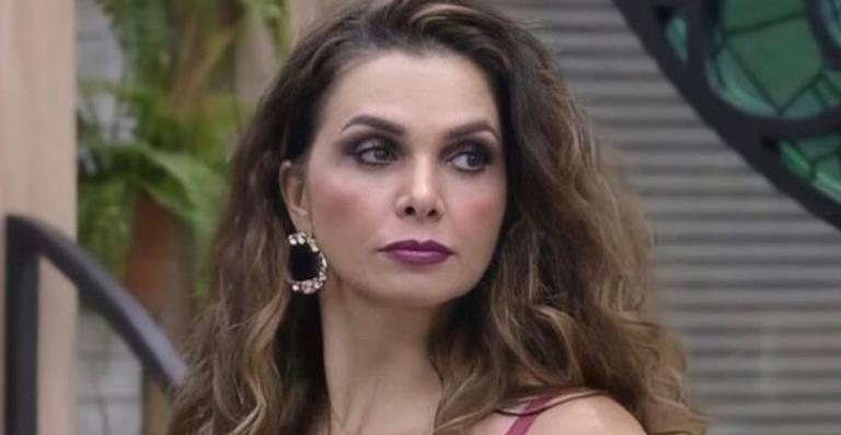 Modelo soltou o verbo sobre participante do BBB - Divulgação/Record TV