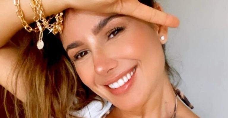 Paula Fernandes posa belíssima de biquíni na piscina - Reprodução/Instagram