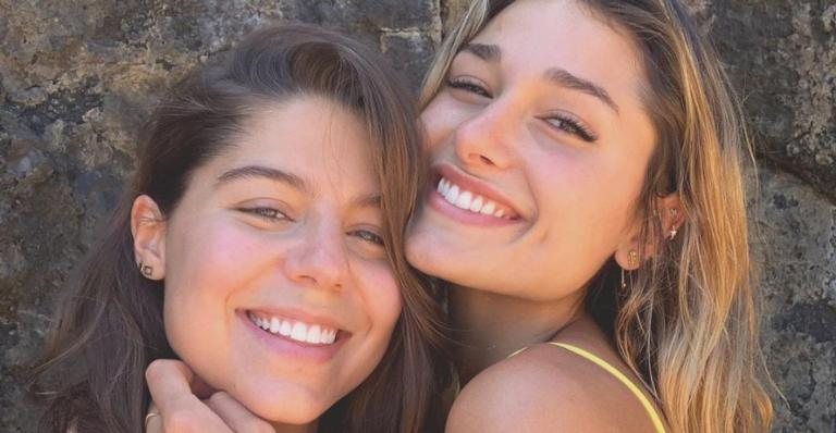 Sasha Meneghel posa na praia com amiga e arranca elogios - Reprodução/Instagram