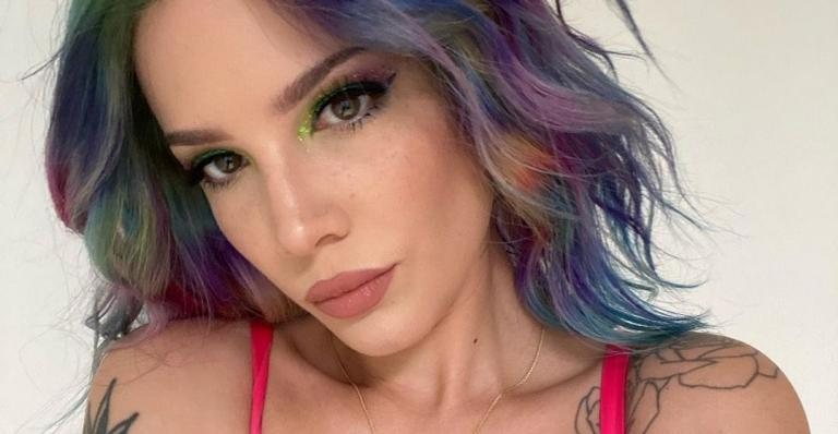 Halsey posa exibindo barriguinha de gravidez! - Foto/Instagram