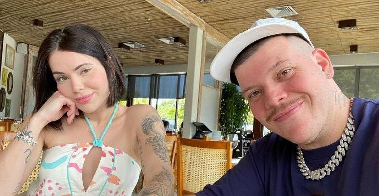 Thaís Vasconcellos e Ferrugem surgem na piscina em foto - Reprodução/Instagram