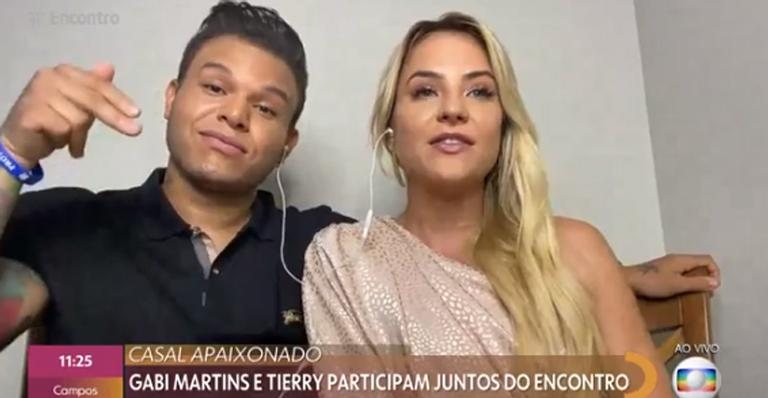 Gabi Martins e Tierry explicam aliança na mão esquerda - Reprodução/TV Globo