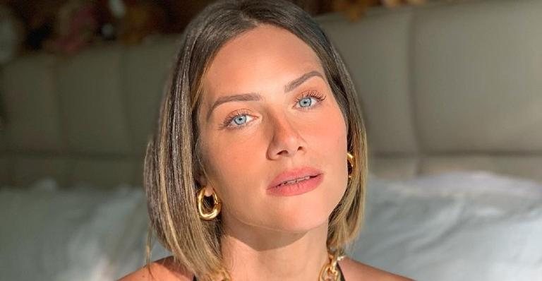 Giovanna Ewbank posa com a parte de cima do biquíni aberta - Reprodução/Instagram