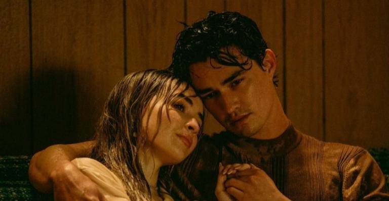 Sabrina Carpenter e Gavin Leatherwood durante o clipe de 'Skin' - Foto/Instagram