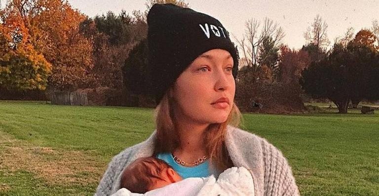 Gigi Hadid segurando Khai, sua primeira filha - Foto/Instagram