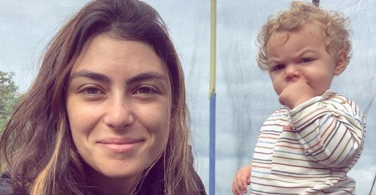 Mariana Uhlmann ao lado de Vicente, seu filho caçula - Foto/Instagram