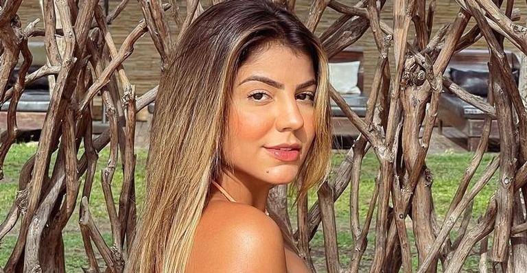 Hariany Almeida posa de biquíni em piscina privativa - Reprodução/Instagram