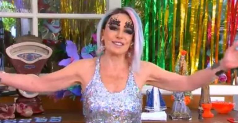 Em clima de Carnaval, Ana Maria Braga surge com o cabelo colorido e é comparada com Lady Gaga - Reprodução/TV Globo