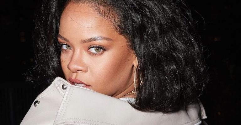 Rihanna deixa web de queixo caído ao fazer topless - Foto/Instagram