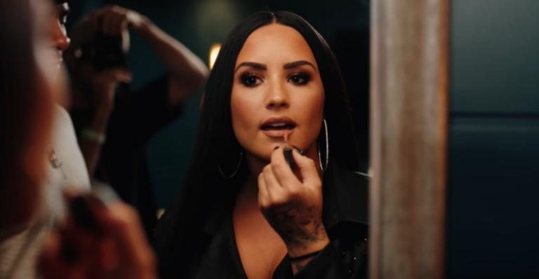 Demi Lovato durante cena do documentário 'Dancing With the Devil' - Foto/Reprodução YouTube Originals