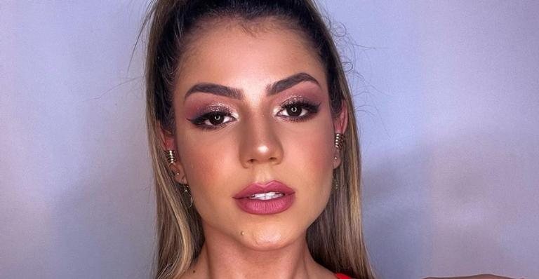 Hariany Almeida esbanja beleza ao posar com biquíni estiloso - Reprodução/Instagram