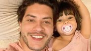 Arthur Aguiar curte dia na piscina com a filha, Sophia, e derrete corações na web - Reprodução/Instagram