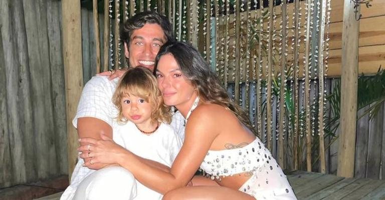 Isis Valverde relembra clique de seu aniversário com a família - Reprodução/Instagram