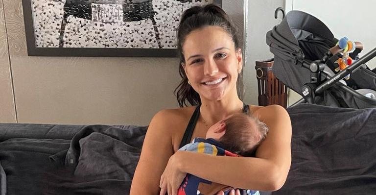 Kyra Gracie encanta ao posar com o filho, Rayan, no colo - Reprodução/Instagram