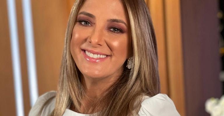 Ticiane Pinheiro exibe detalhes do look para o Hoje em Dia - Reprodução/Instagram