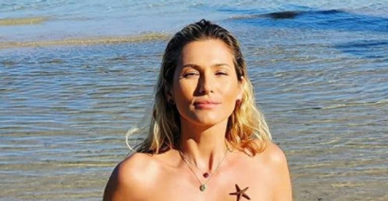 De biquíni, Lívia Andrade impressiona ao exibir curvas - Reprodução/Instagram