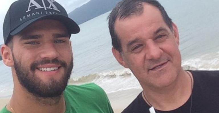 Goleiro Alisson agradece mensagens de carinho após morte do pai - Reprodução/Instagram