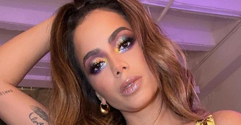 Anitta exibe corpão bronzeado em clique de biquíni - Reprodução/Instagram