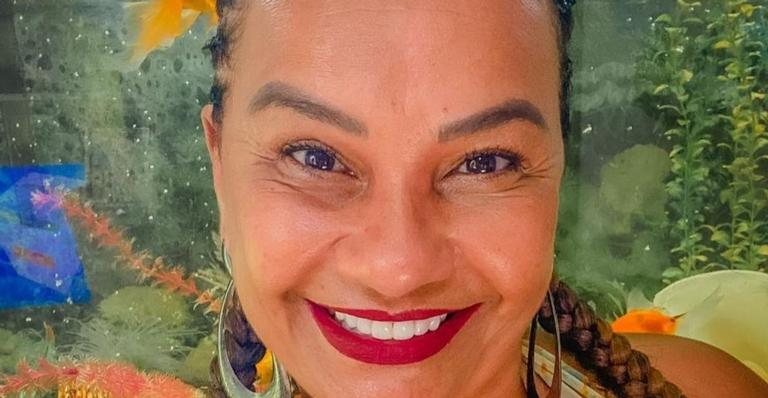 Solange Couto empina o bumbum com biquíni fio dental - Reprodução/Instagram